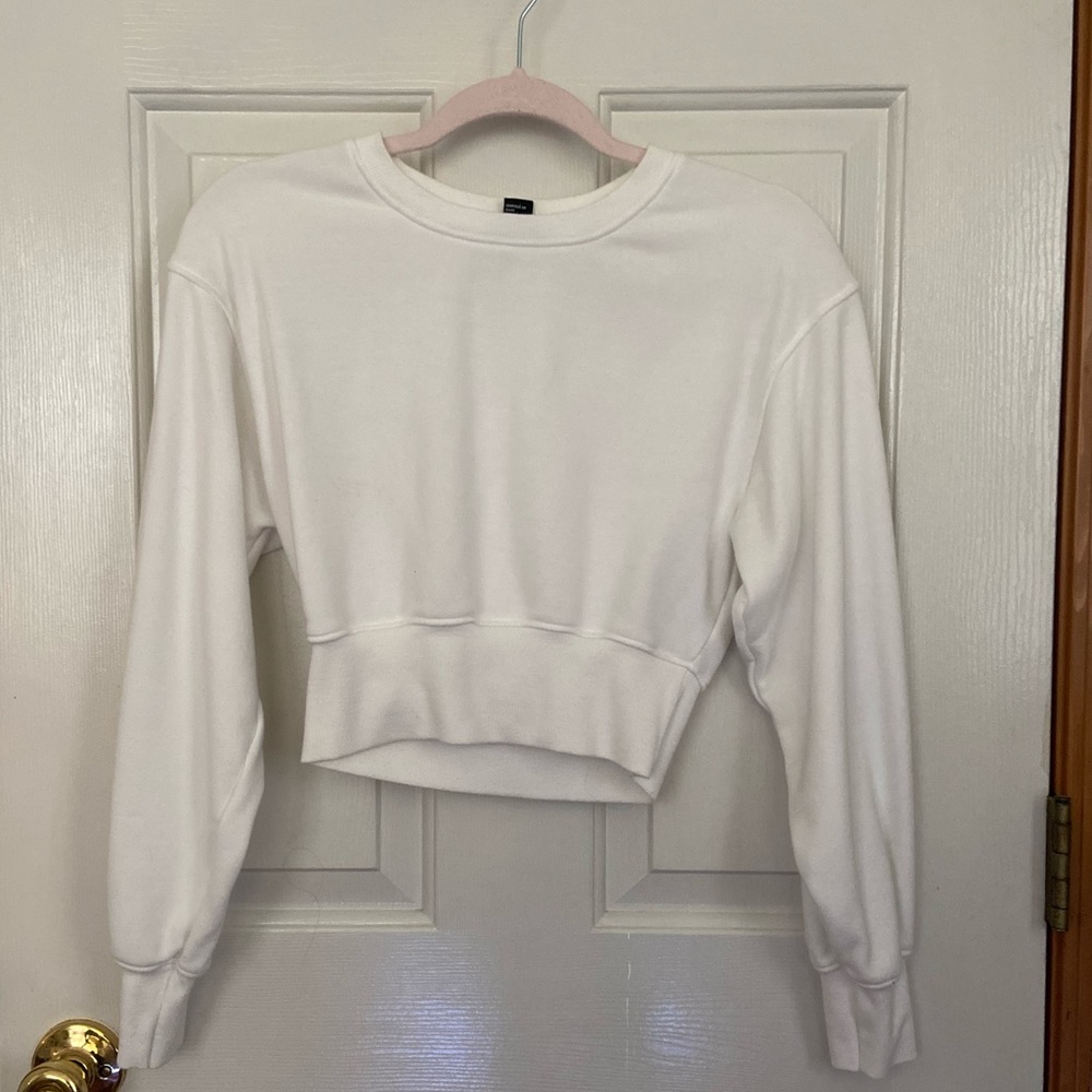 white scrunch crop sweat shirt